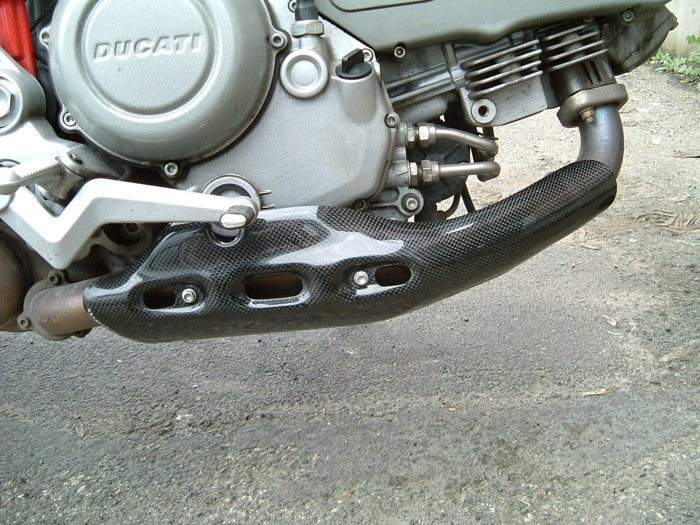 Protezione scarico anteriore in carbonio Multistrada 1100 - 1000 - con prolungamento, installazione plug and play.